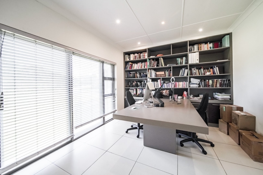 Commercial Property for Sale in Cove Ridge East Eastern Cape